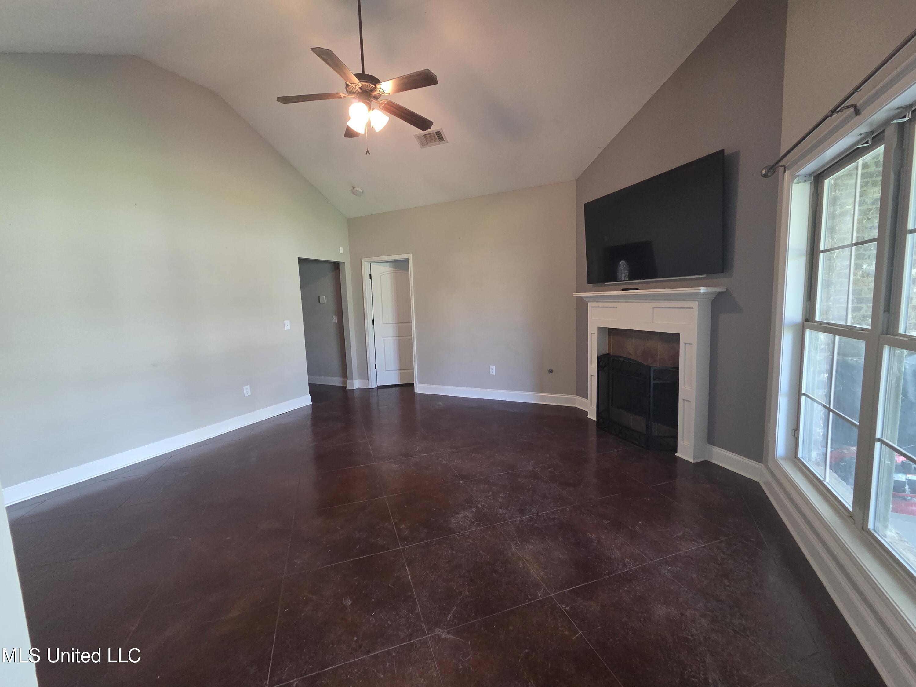 305 Flagstone Drive Brandon, MS 39042 - Photo 6 of 29 20250714_161741