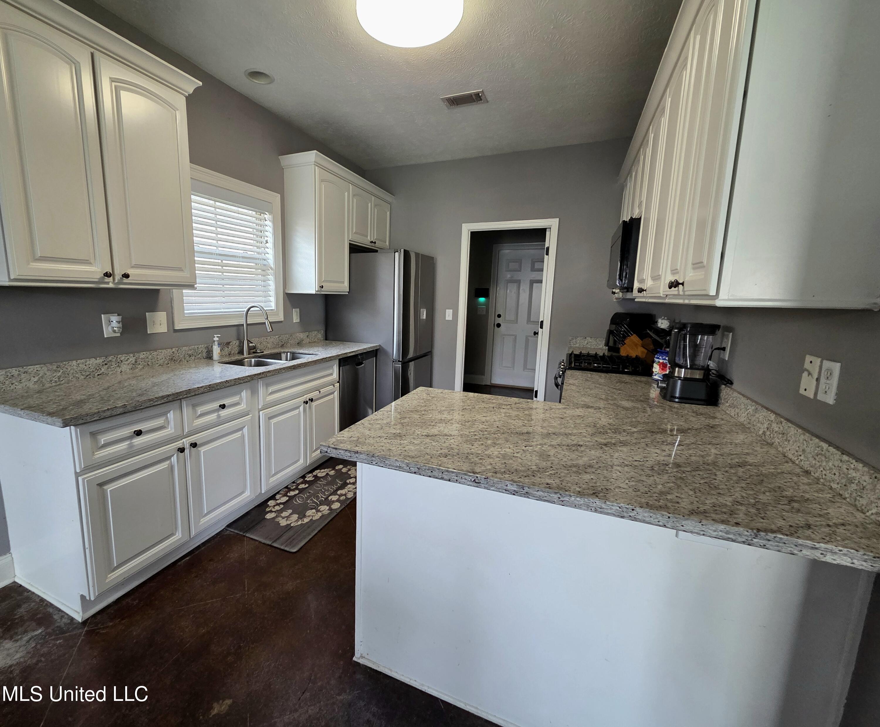 305 Flagstone Drive Brandon, MS 39042 - Photo 7 of 29 Kitchen