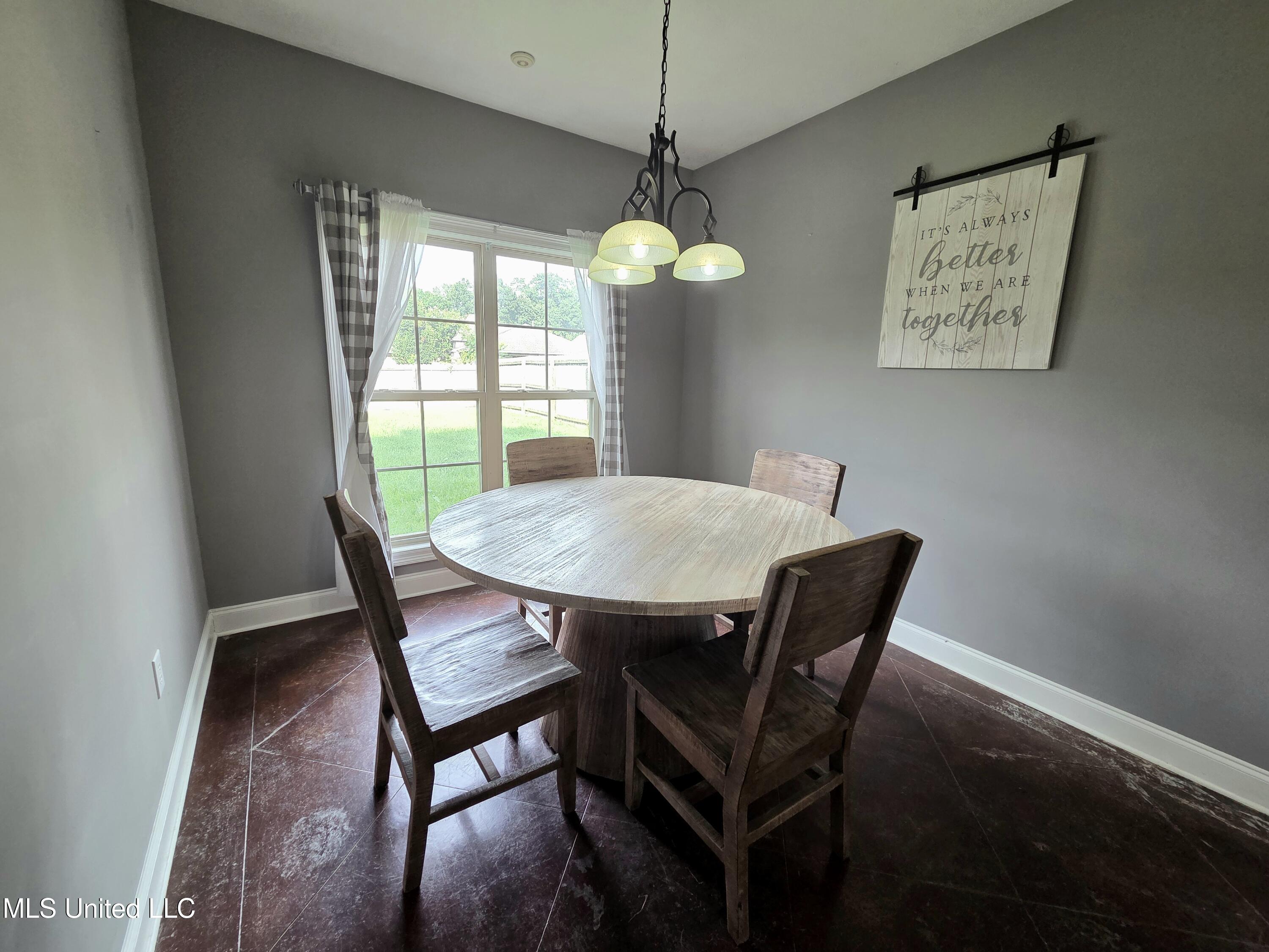 305 Flagstone Drive Brandon, MS 39042 - Photo 9 of 29 Dining area