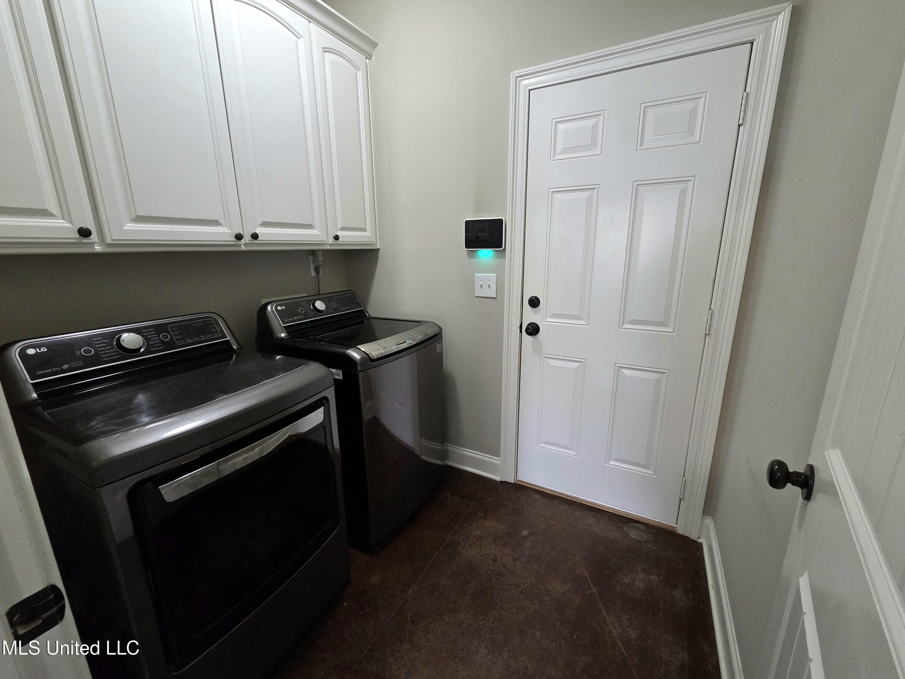305 Flagstone Drive Brandon, MS 39042 - Photo 10 of 29 Laundry