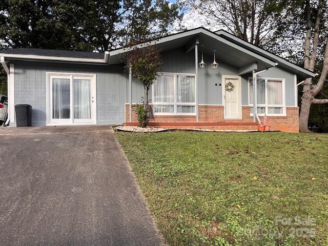 90 Long Street Marion, NC 28752 - Photo 34 of 34 a front view of a house with a yard and garage