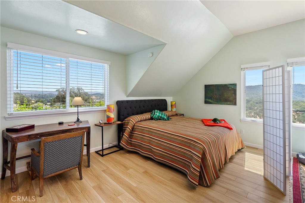 7215 San Gabriel Road Atascadero, CA 93422 - Photo 47 of 74 a bedroom with a bed and a desk in it