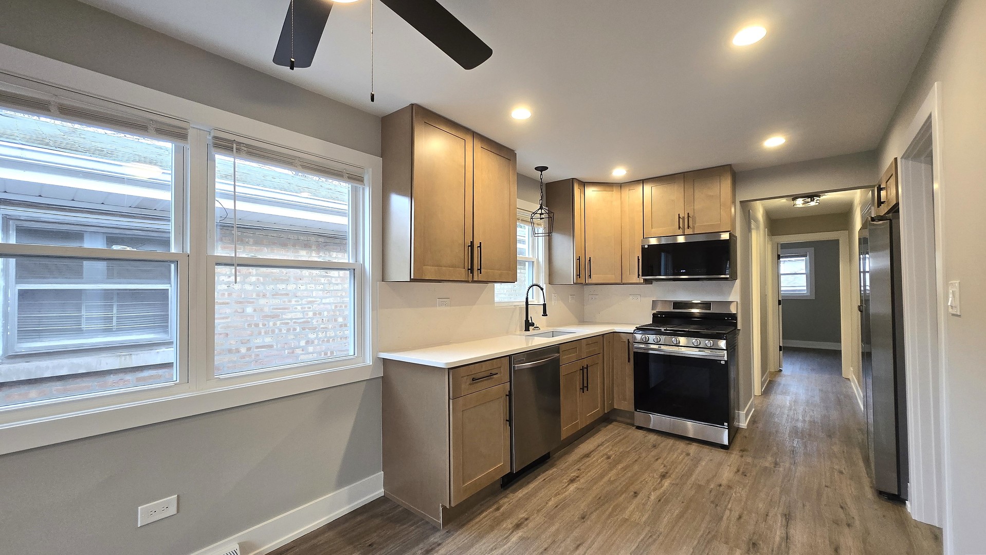 237 West 117th Street Chicago, IL 60628 - Photo 4 of 29