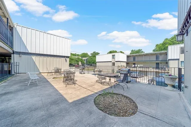 $1,150,000 | 4143-4157 Roanoke Road, Kansas City, MO 64111