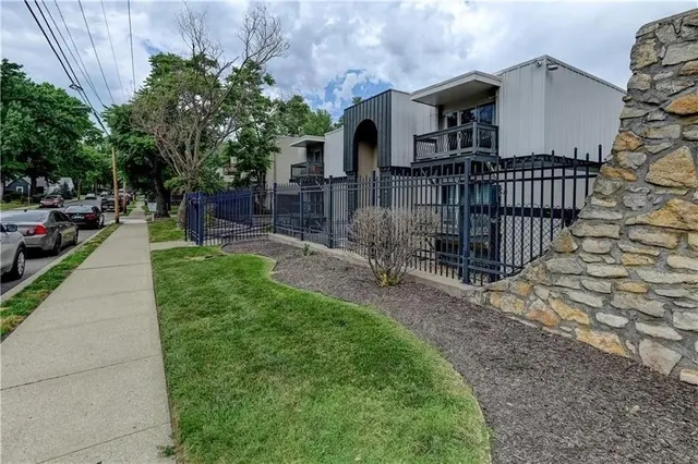 $1,150,000 | 4143-4157 Roanoke Road, Kansas City, MO 64111