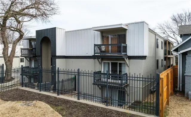 $1,150,000 | 4143-4157 Roanoke Road, Kansas City, MO 64111