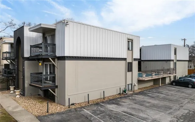 $1,150,000 | 4143-4157 Roanoke Road, Kansas City, MO 64111