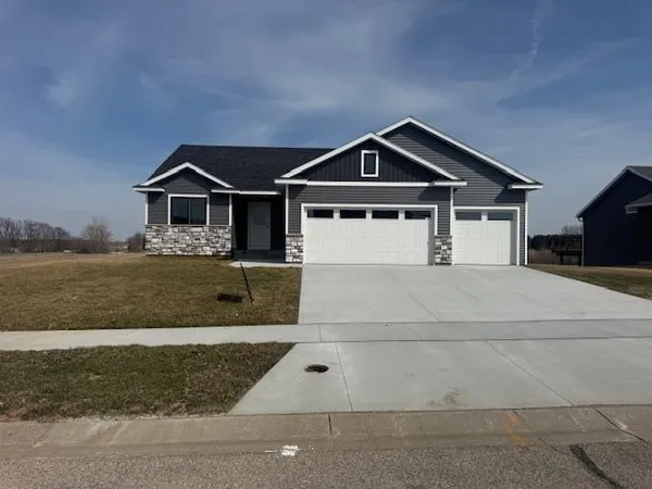$419,900 | 903 7th Avenue, Wanamingo, MN 55983