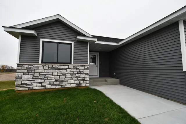 $419,900 | 903 7th Avenue, Wanamingo, MN 55983