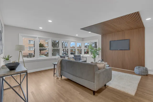 $799,000 | 6304 North Troy Street, Chicago, IL 60659