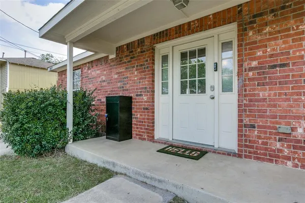 $750 | 107 South Crawford Street, Unit 2, Denton, TX 76205