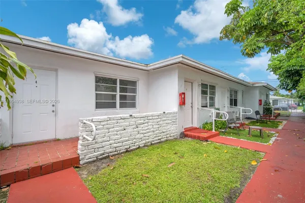 $1,750 | 2130 Bay Drive, Unit 4, Miami Beach, FL 33141