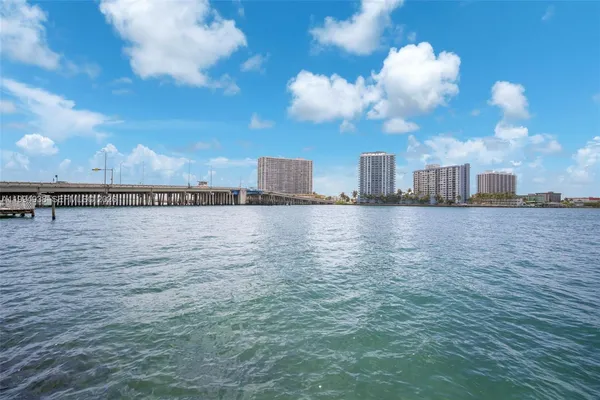 $1,750 | 2130 Bay Drive, Unit 4, Miami Beach, FL 33141
