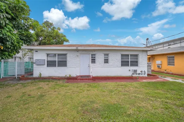 $1,750 | 2130 Bay Drive, Unit 4, Miami Beach, FL 33141