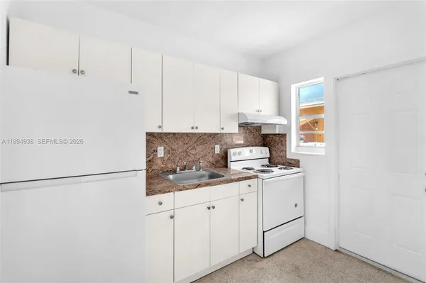 $1,750 | 2130 Bay Drive, Unit 4, Miami Beach, FL 33141