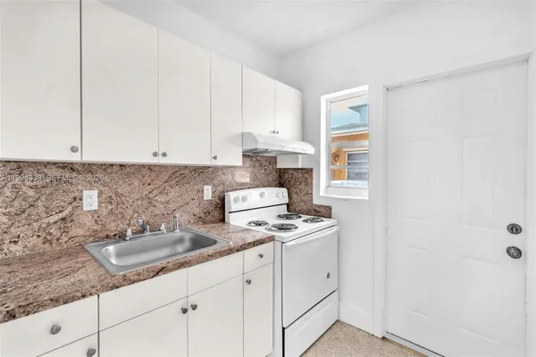 $1,750 | 2130 Bay Drive, Unit 4, Miami Beach, FL 33141