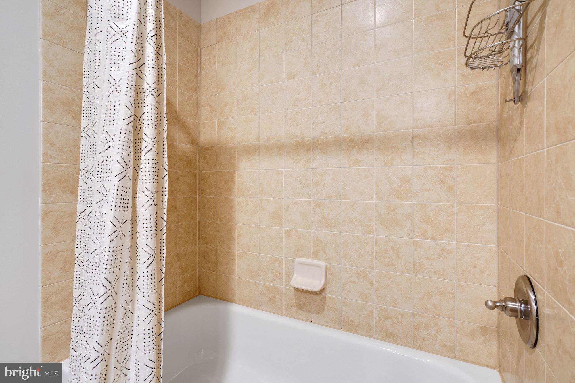 2035 2nd Street Northwest, Unit GL05 Washington, DC 20001 - Photo 19 of 30 Shower/tub combo