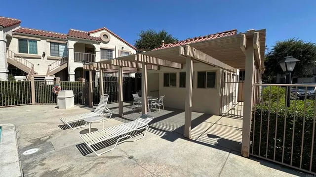 $2,500 | 13062 Wimberly Square, San Diego, CA 92128