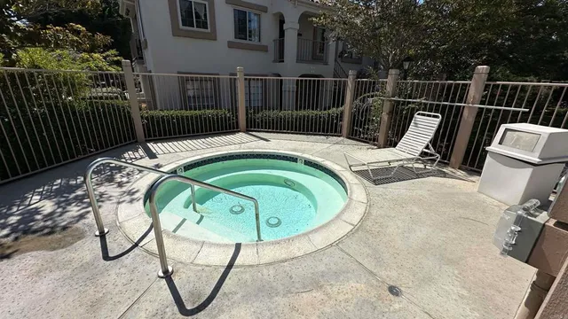 $2,500 | 13062 Wimberly Square, San Diego, CA 92128