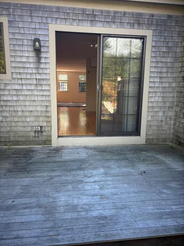 a view of empty room with window