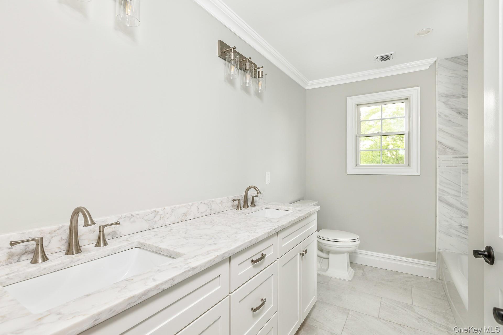 223 Town Line Road Commack, NY 11731 - Photo 23 of 36