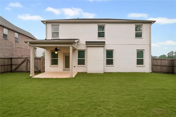 a view of a yard and basketball court