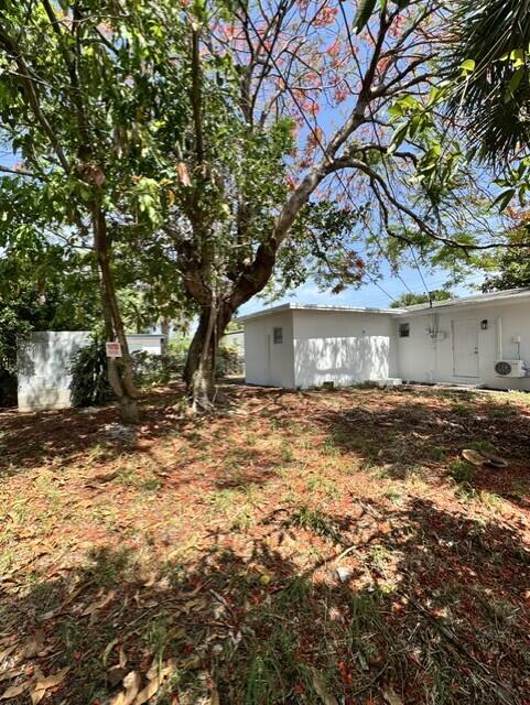 554 West 1st Street Riviera Beach, FL 33404 - Photo 10 of 11 90a866ca-3ef5-4a61-afff-4859e5ad63f8