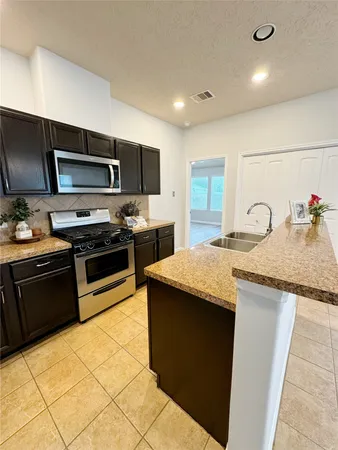 $1,900 | 2146 Tandy Park Way, Houston, TX 77047