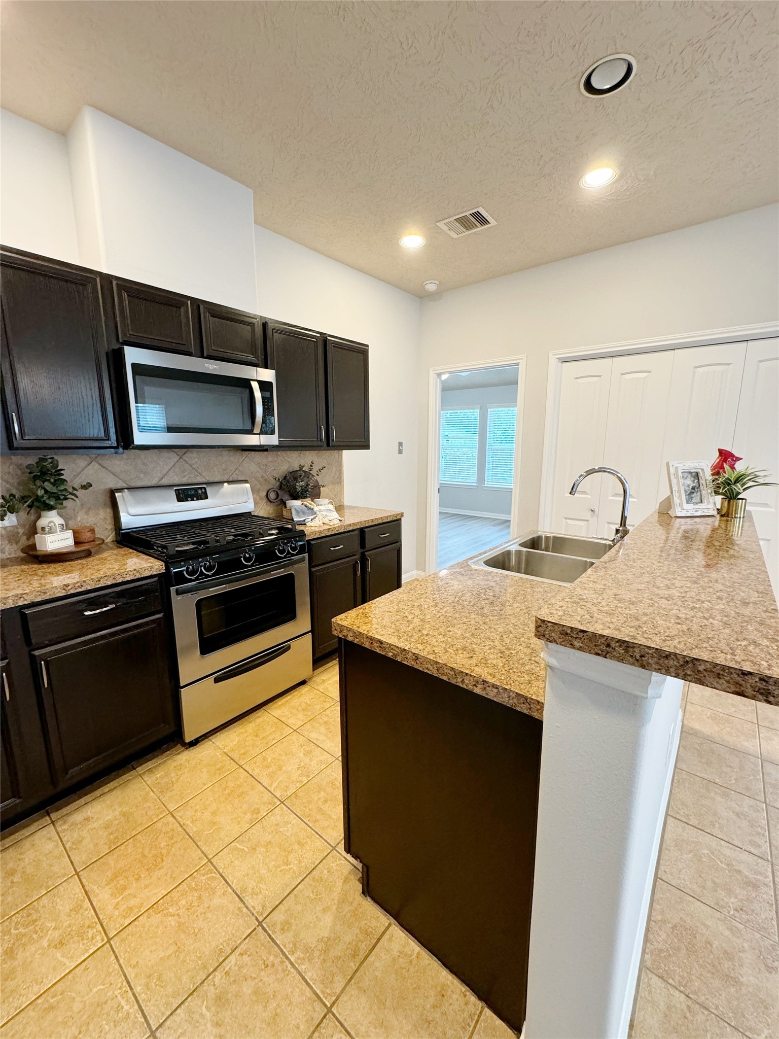 2146 Tandy Park Way Houston, TX 77047 - Photo 8 of 24