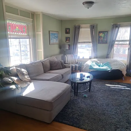 $789,000 | 4 Hartshorn Avenue, Worcester, MA 01602