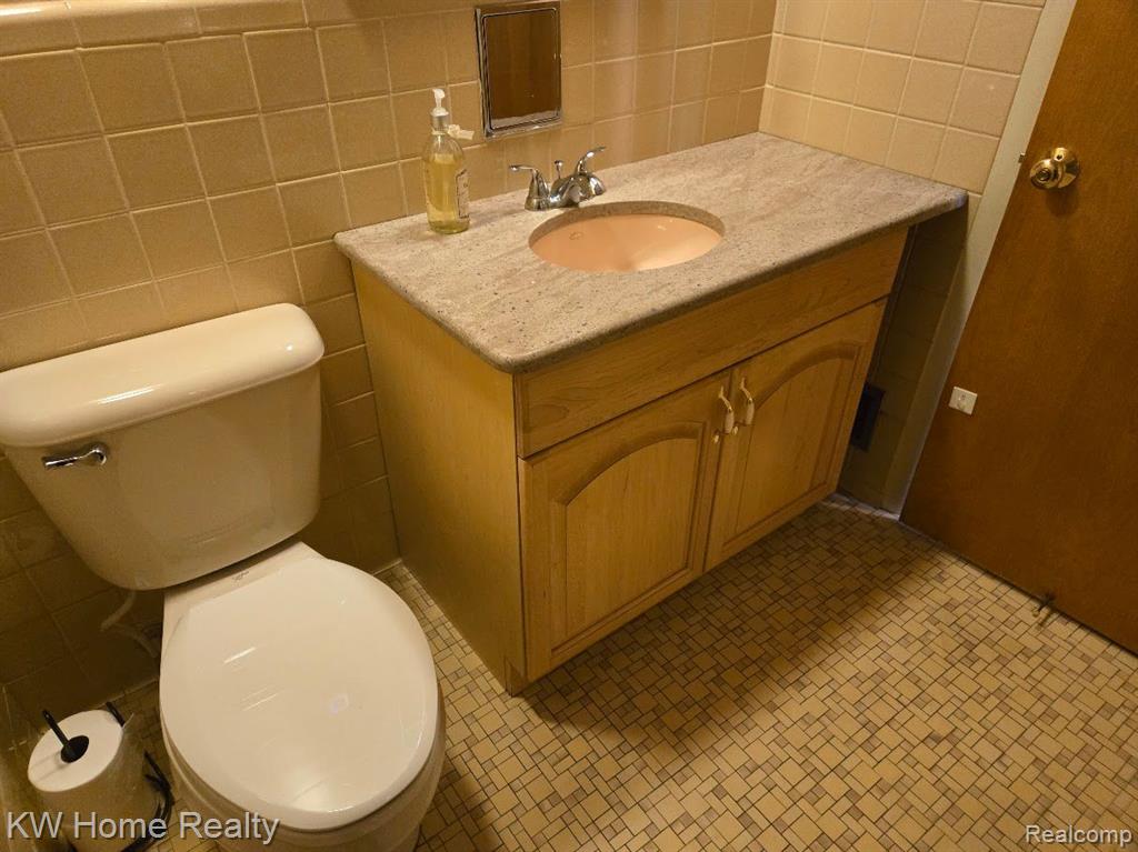 28401 Hawberry Road Farmington Hills, MI 48331 - Photo 23 of 34