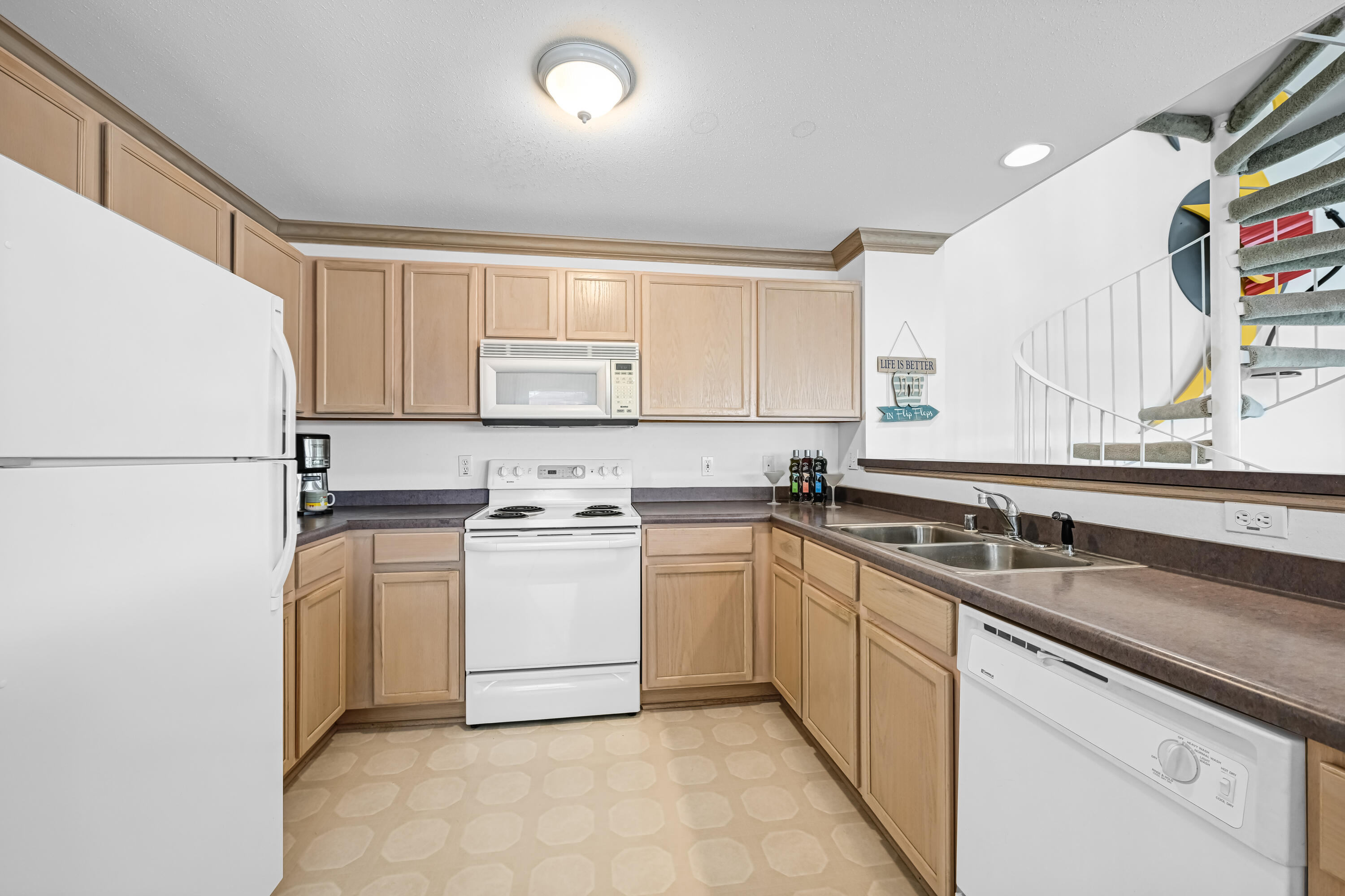 2126 Landings Lane Delavan, WI 53115 - Photo 9 of 47 Kitchen Made Easy