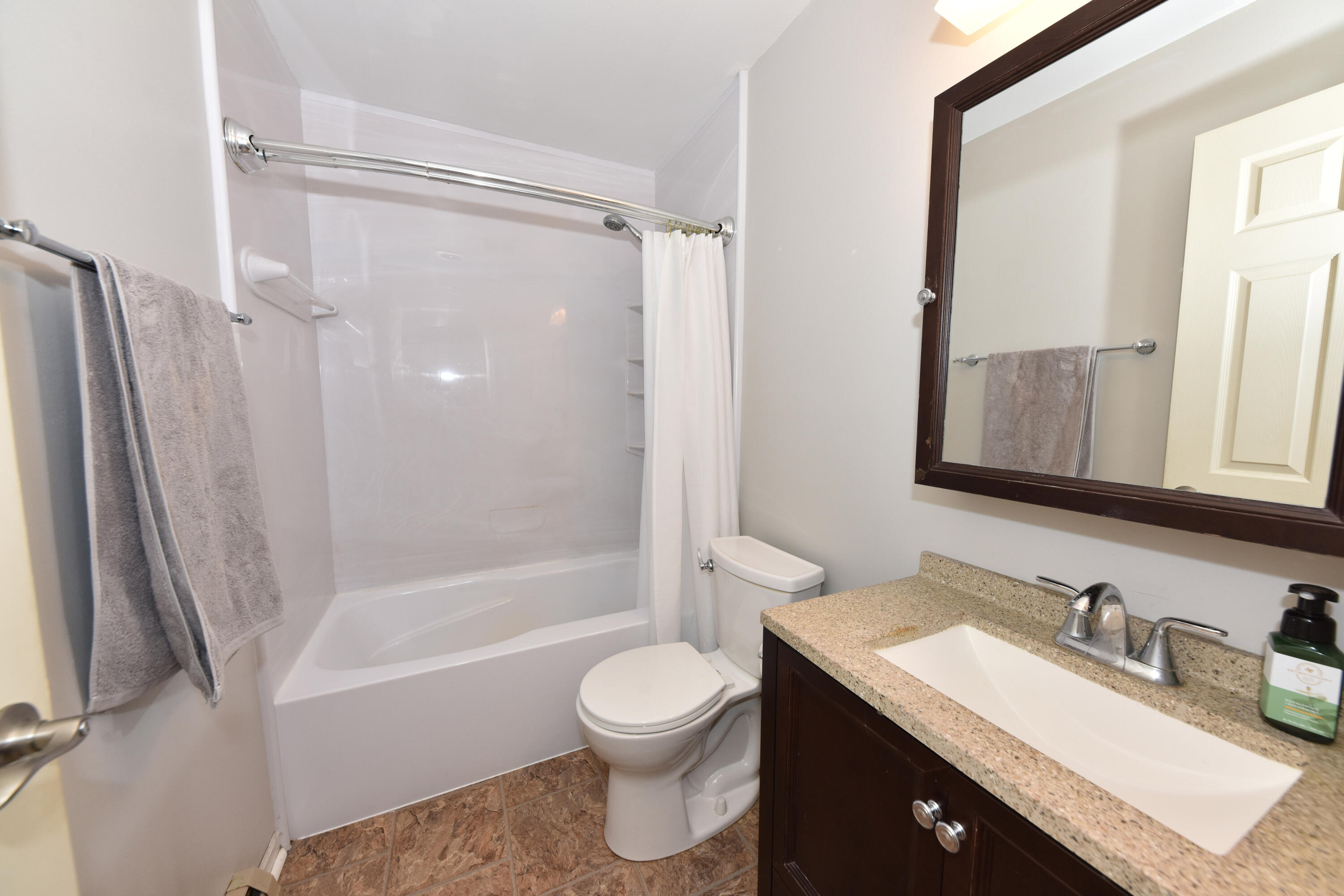 11907 West Appleton Avenue, Unit 20 Milwaukee, WI 53225 - Photo 18 of 44 Full Bath