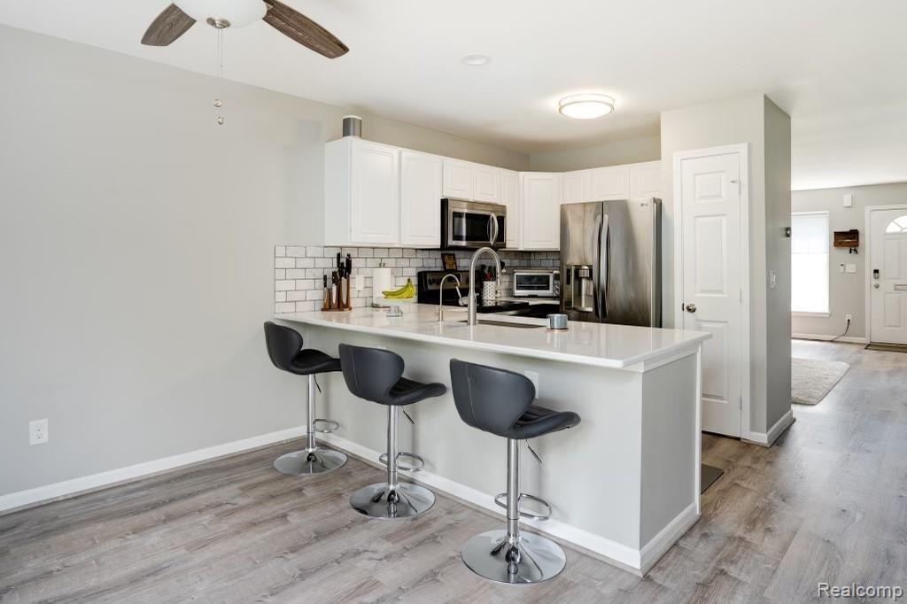 4949 Crooks Road, Unit 9 Royal Oak, MI 48073 - Photo 12 of 28 Dinning Area or Breakfast Nook