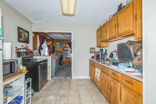 $135,000 | 921 North Harbison Avenue, Indianapolis, IN 46219