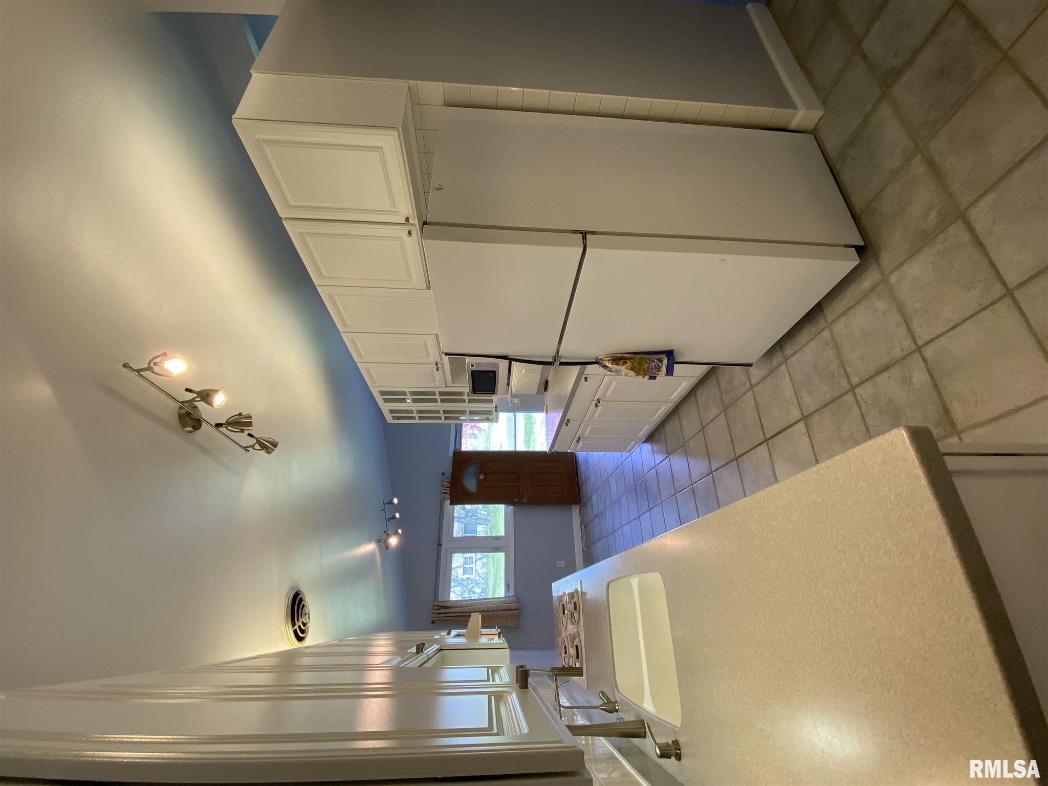 2634 West Overhill Road Peoria, IL 61615 - Photo 13 of 40 Gallery Image 13