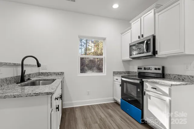 $299,900 | 2533 Meadow Crossing Drive, Dallas, NC 28034