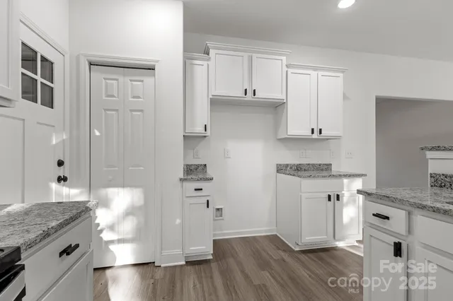 $299,900 | 2533 Meadow Crossing Drive, Dallas, NC 28034