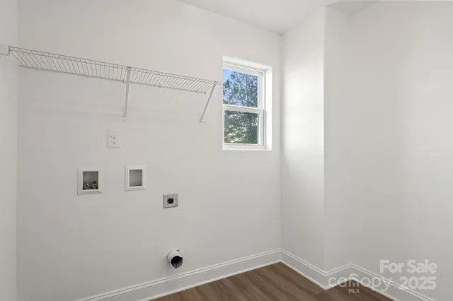 $299,900 | 2533 Meadow Crossing Drive, Dallas, NC 28034