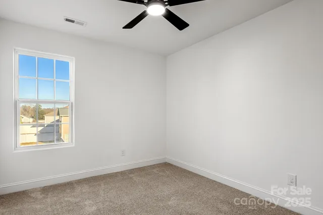 $299,900 | 2533 Meadow Crossing Drive, Dallas, NC 28034