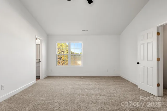 $299,900 | 2533 Meadow Crossing Drive, Dallas, NC 28034