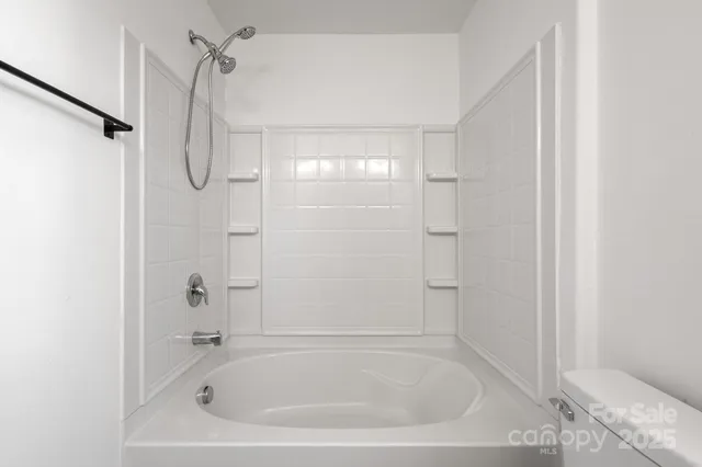 $299,900 | 2533 Meadow Crossing Drive, Dallas, NC 28034