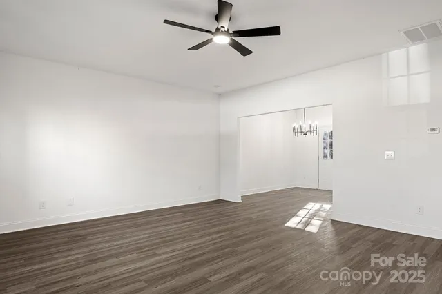 $299,900 | 2533 Meadow Crossing Drive, Dallas, NC 28034