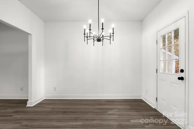 $299,900 | 2533 Meadow Crossing Drive, Dallas, NC 28034