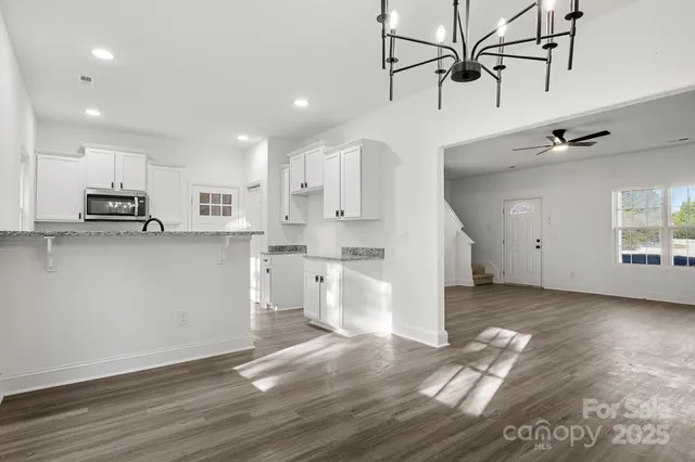 $299,900 | 2533 Meadow Crossing Drive, Dallas, NC 28034