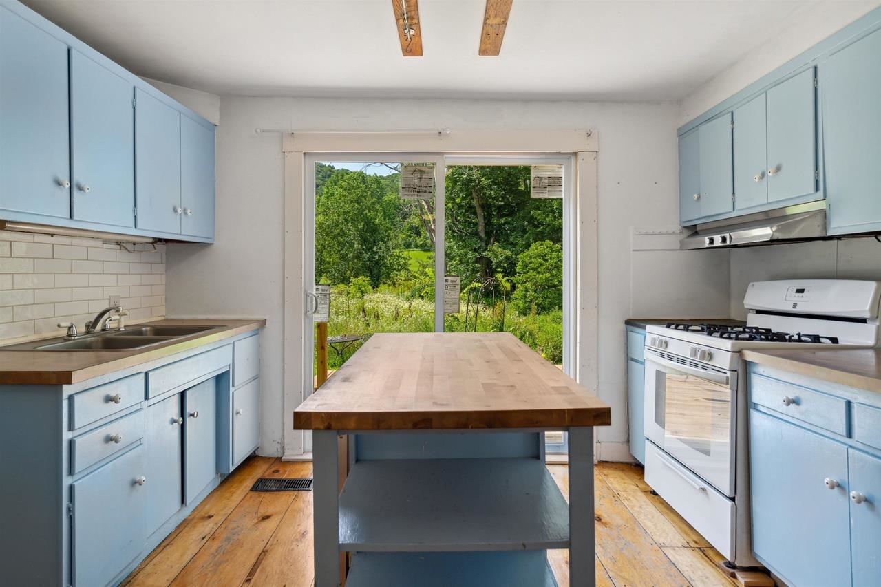 509 Highway 110 Tunbridge, VT 05077 - Photo 8 of 37