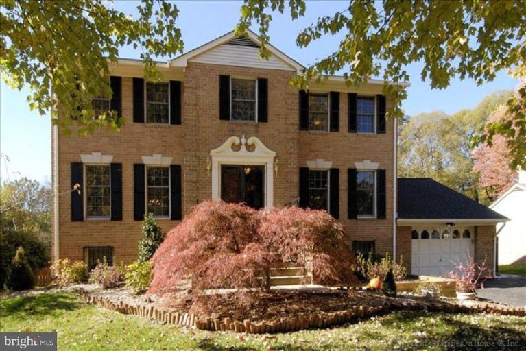 8614 Fort Hunt Road Alexandria, VA 22308 - Photo 1 of 23 Exterior (Main)