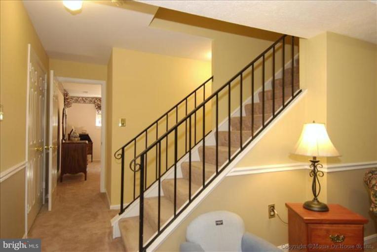 8614 Fort Hunt Road Alexandria, VA 22308 - Photo 16 of 23 Staircase