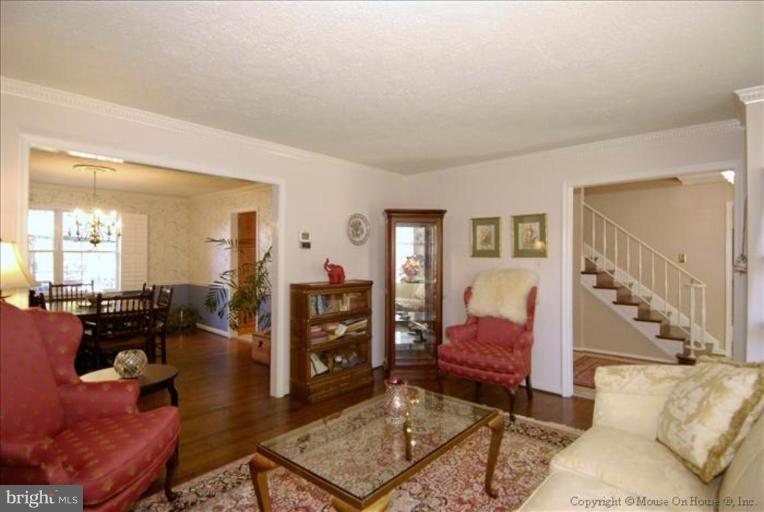 8614 Fort Hunt Road Alexandria, VA 22308 - Photo 19 of 23 Living Room #2