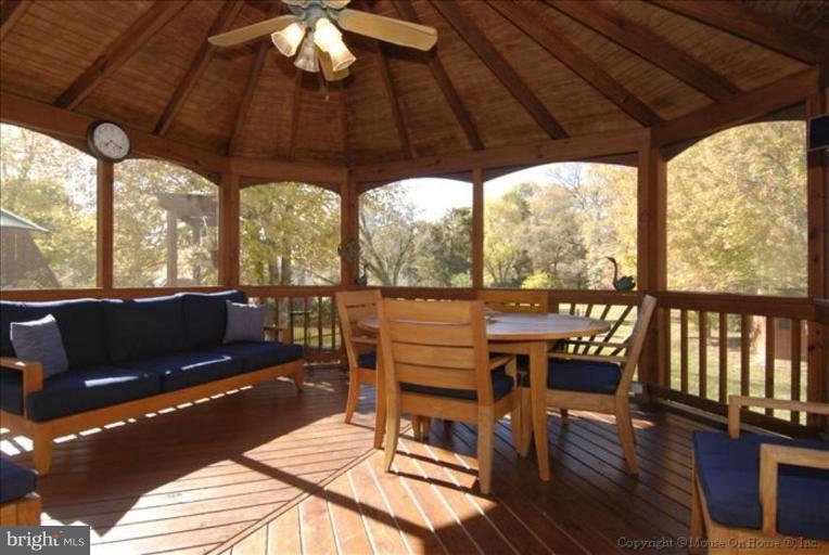 8614 Fort Hunt Road Alexandria, VA 22308 - Photo 20 of 23 Screened-in Porch